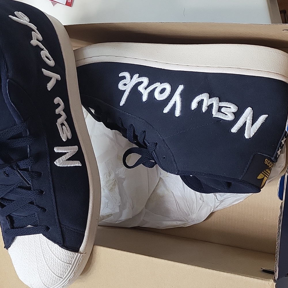 Sneaker - Picture 2 of 4